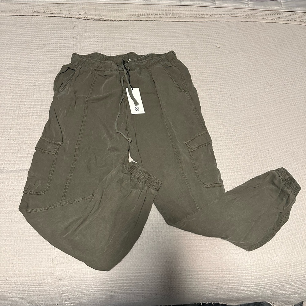 Thread & Supply Green Jogger Cargo Pants Size L NWT